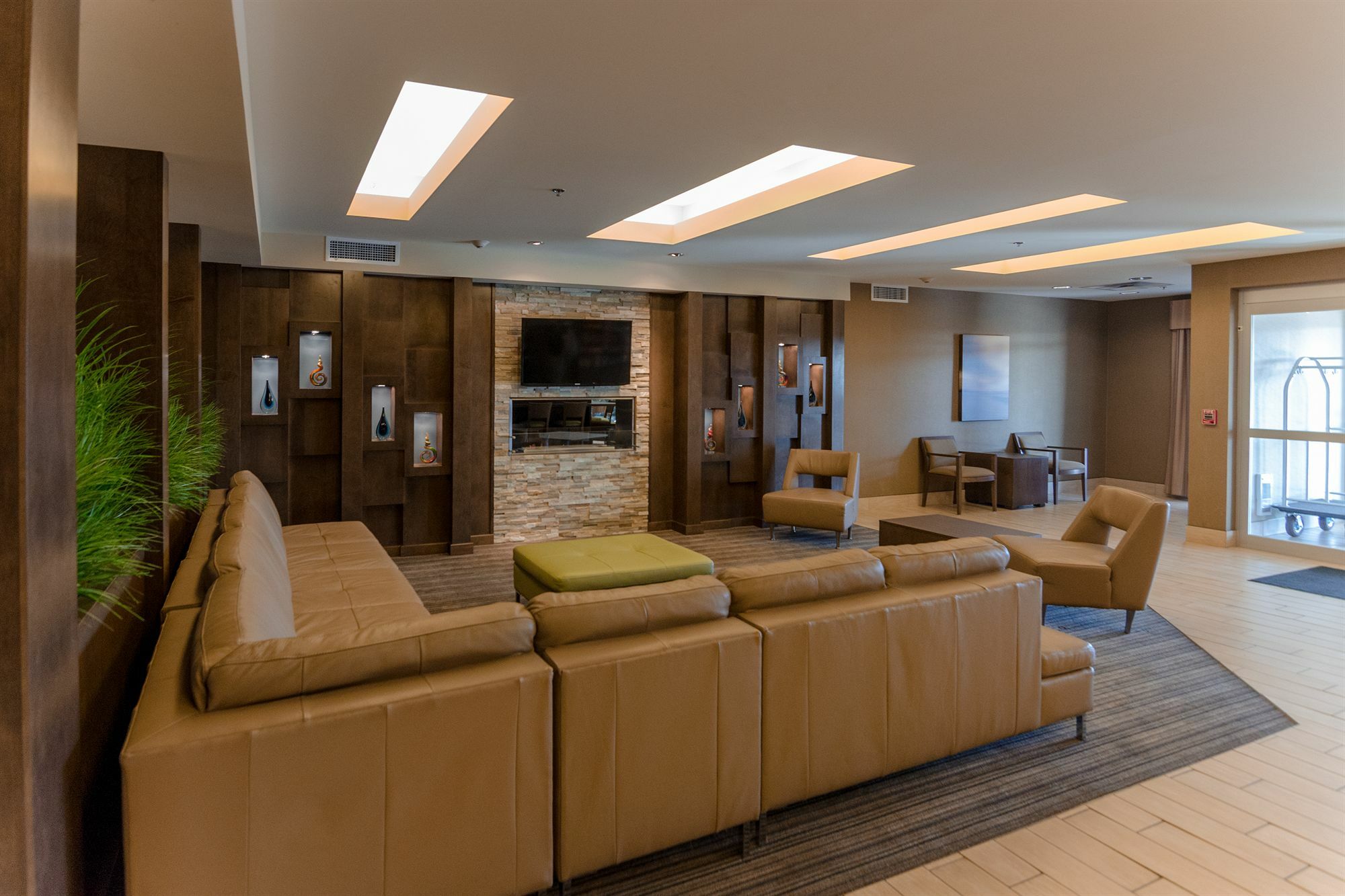Western Winnipeg West 3*